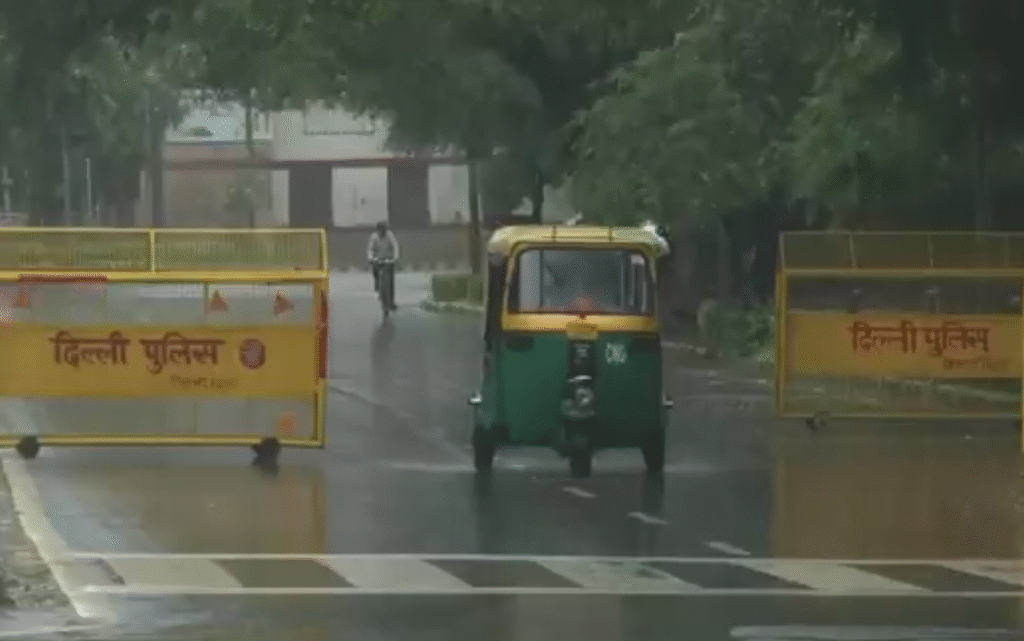 Red Alert in Delhi as Heavy Rains Lash City; Waterlogging, Traffic Jams Snarl Commutes
