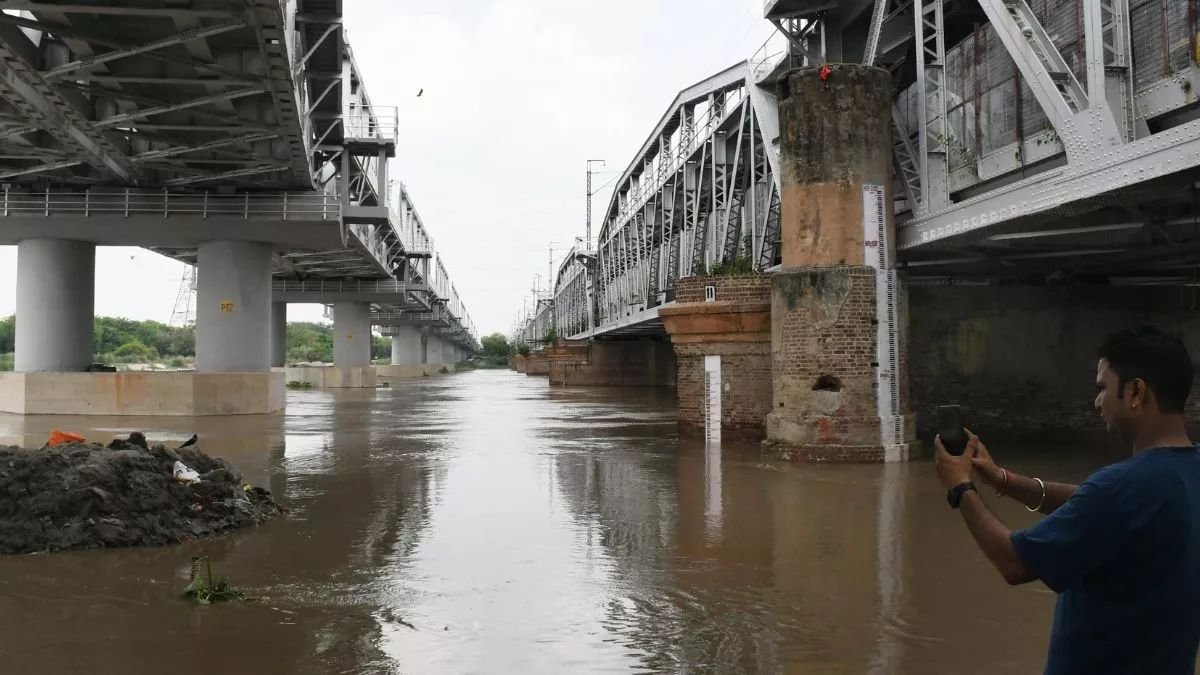 22_07_2025-yamuna_delhi_news_239916031330676723165334247